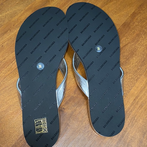 Balenciaga Thong Slide Sandal new in box Silver - Picture 5 of 8